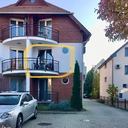 Lake Apartment Апартаменты