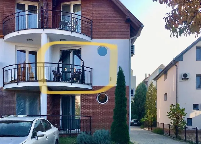 Lake Apartment アパート